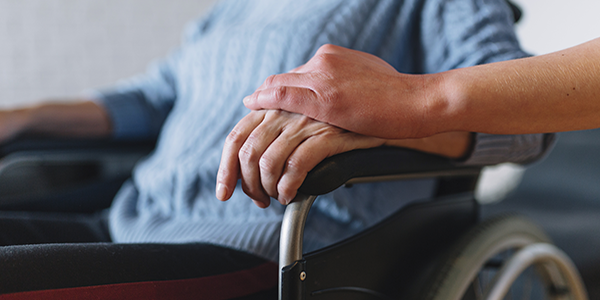 Mille euro al mese per i caregiver: un aiuto concreto per chi assiste le persone fragili a Osimo